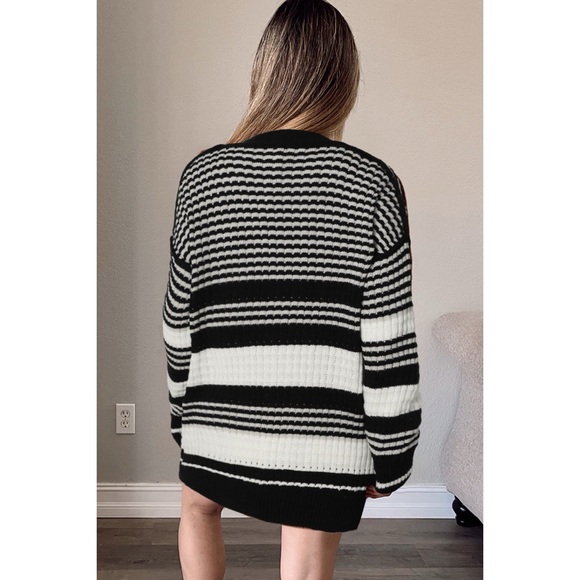 Colorblock Knit Cardigan - Picture 2 of 2